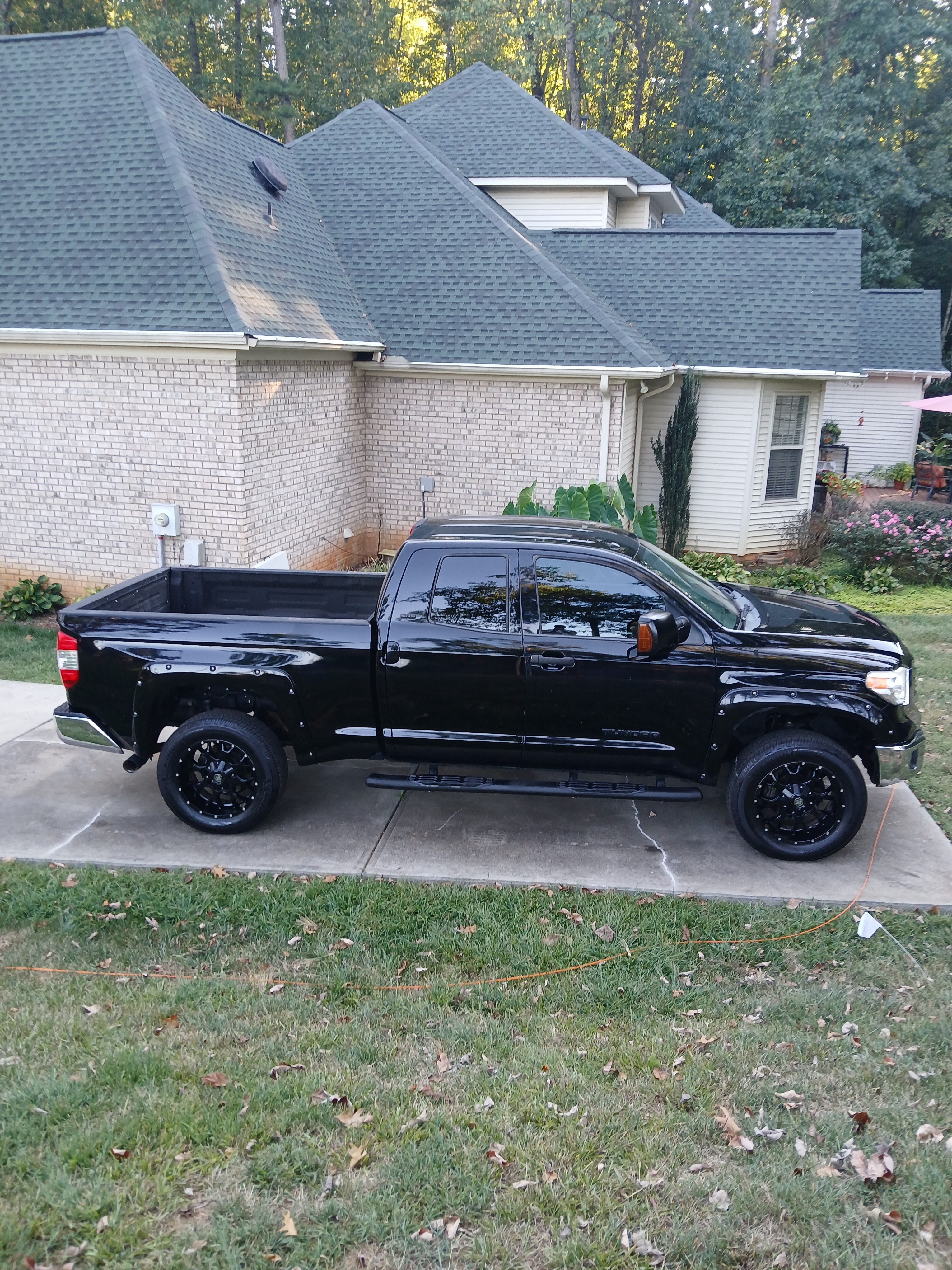 Used 2017 Toyota Tundra SR5 w/ SR5 Upgrade Package RWD image 1