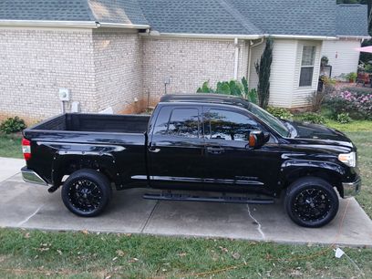 Used 2017 Toyota Tundra SR5 w/ SR5 Upgrade Package