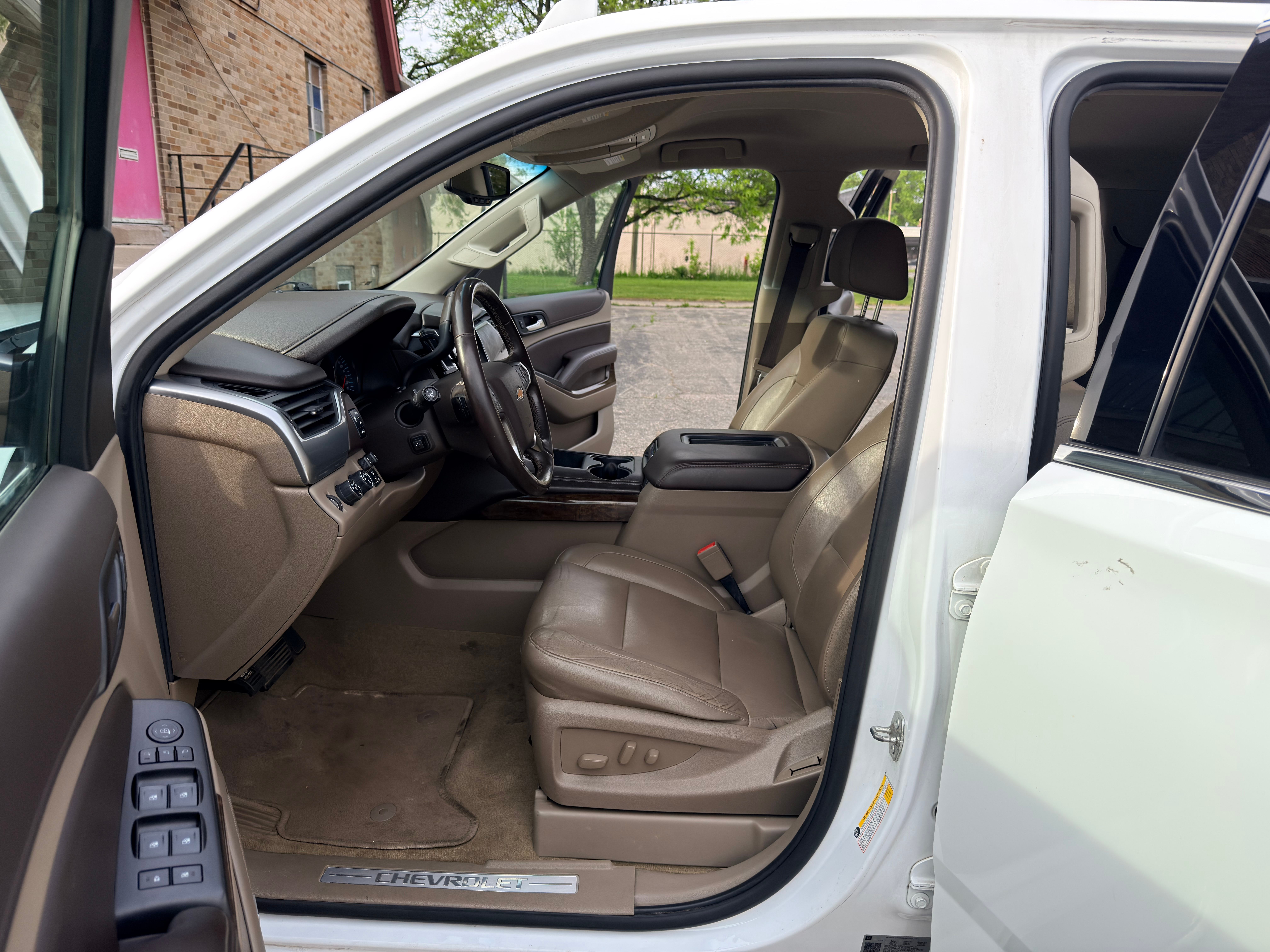 Used 2019 Chevrolet Tahoe LT w/ Luxury Package AWD/4WD image 8
