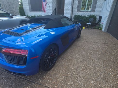 Used 2018 Audi R8 V10 w/ Carbon Exterior Package image 11