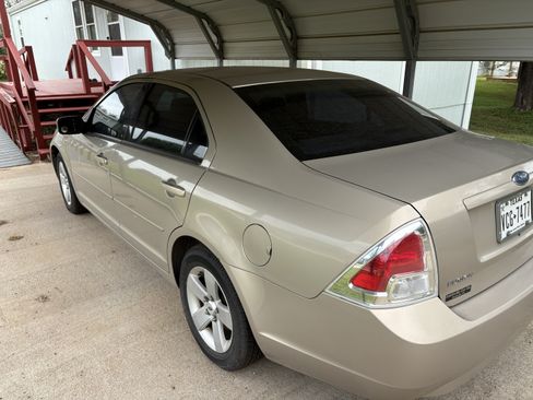 Used 2006 Ford Fusion SE FWD image 2
