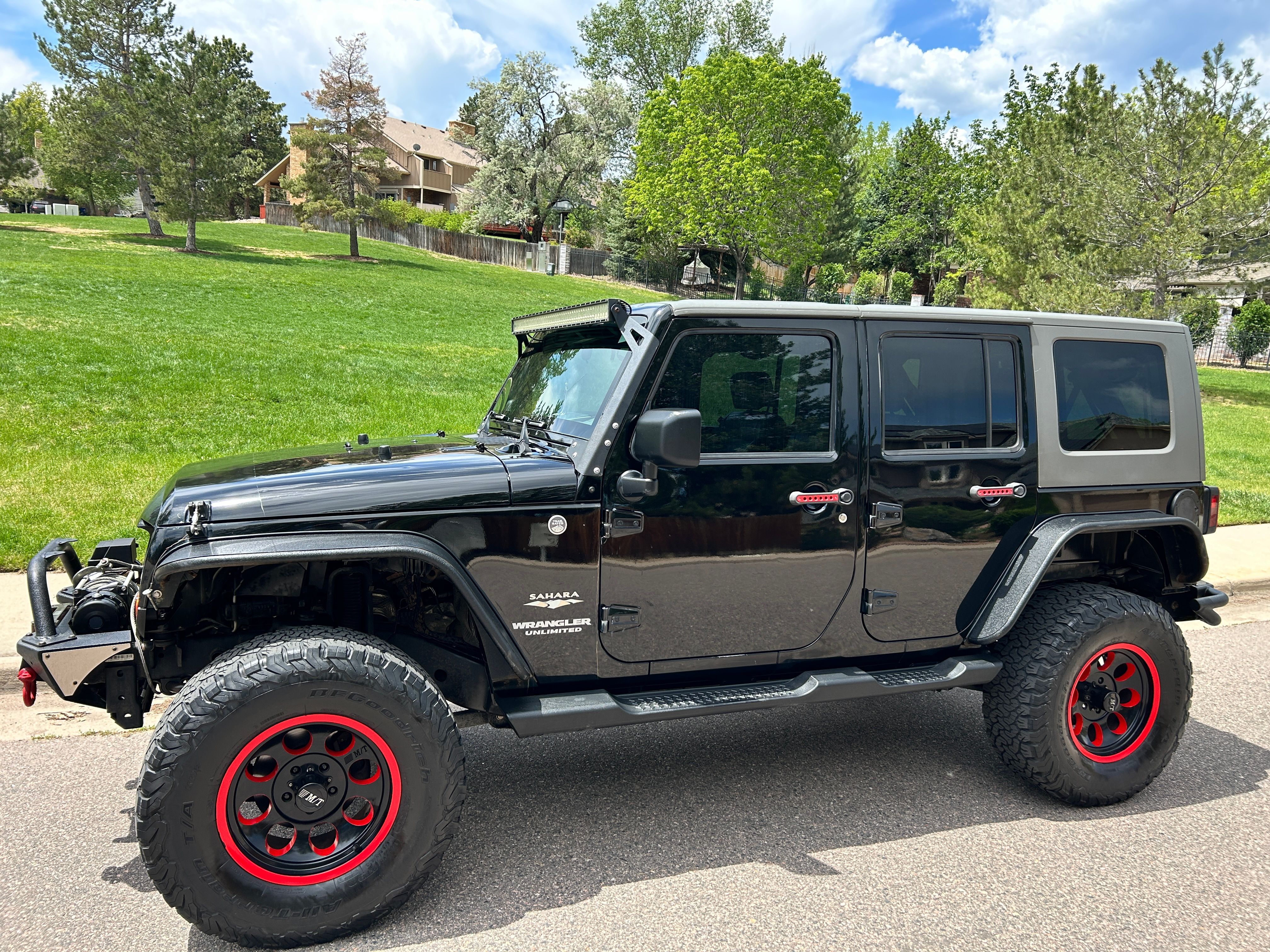 Used 2010 Jeep Wrangler Unlimited Sahara AWD/4WD image 1