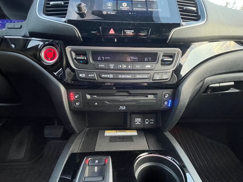 Used 2022 Honda Pilot Black Edition image 16