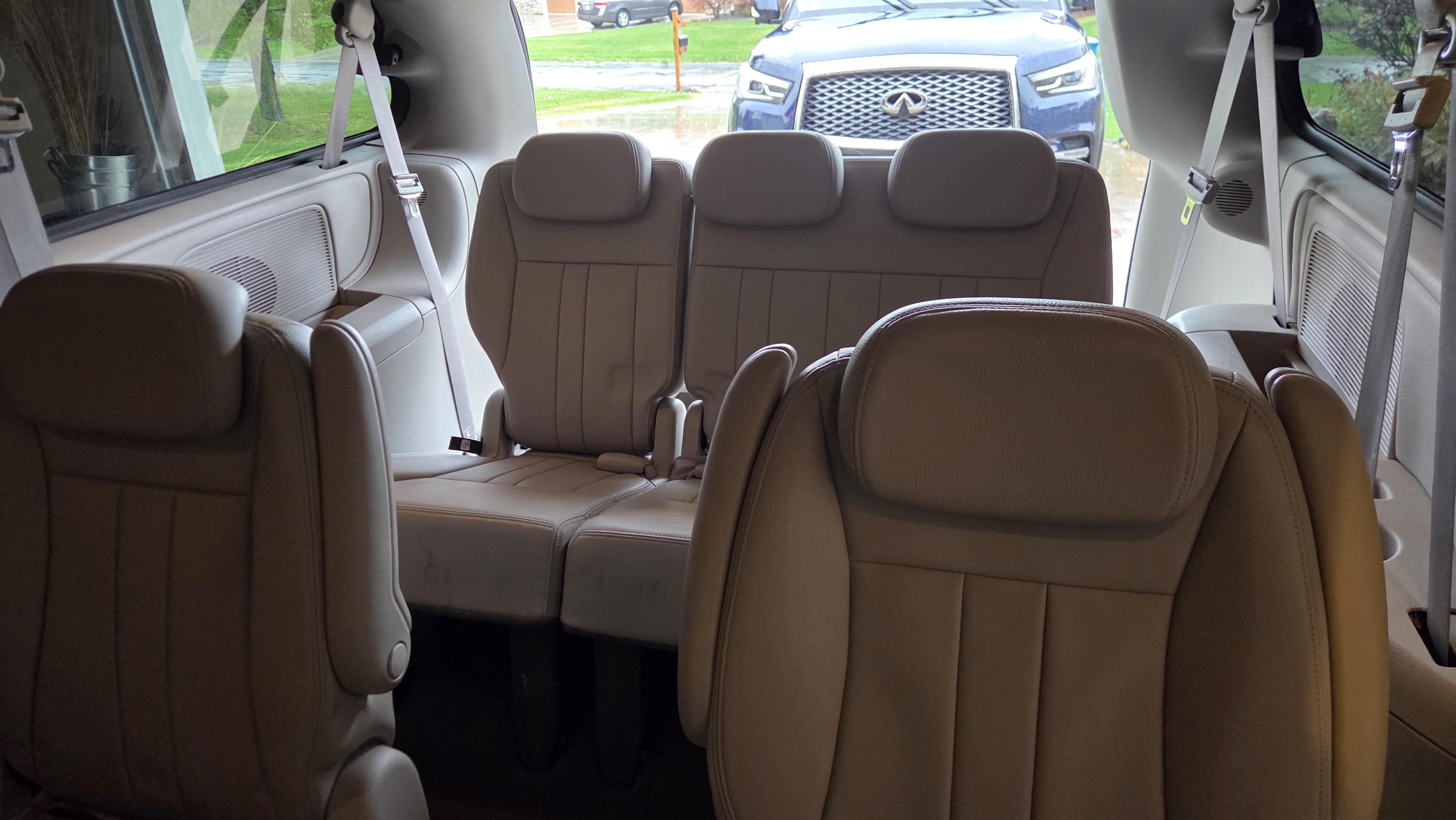 Used 2007 Chrysler Town & Country Touring w/ Leather Interior Group FWD image 6