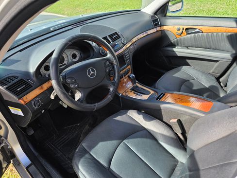 Used 2008 Mercedes-Benz E 350 4MATIC Sedan image 9
