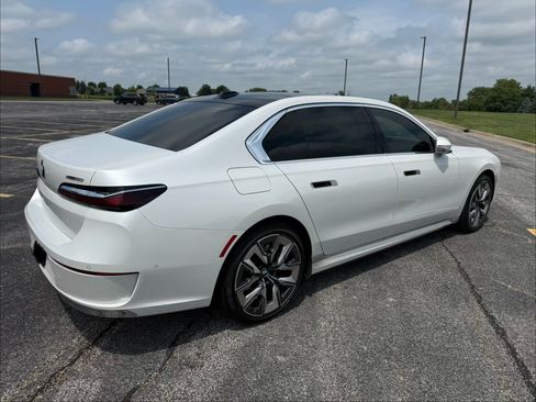 Used 2023 BMW i7 xDrive60 w/ Executive Package 2 AWD/4WD image 6