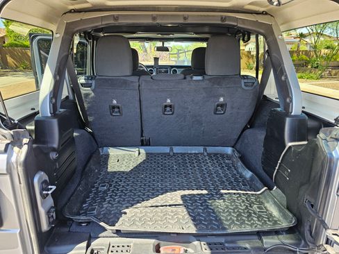 Used 2019 Jeep Wrangler Unlimited Sahara image 20