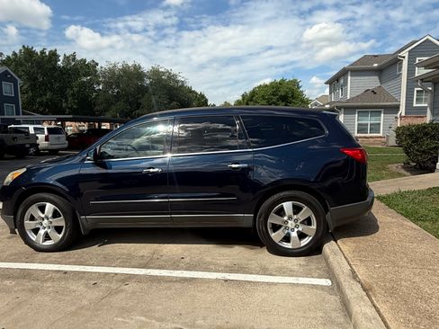 Used 2011 Chevrolet Traverse LTZ image 4