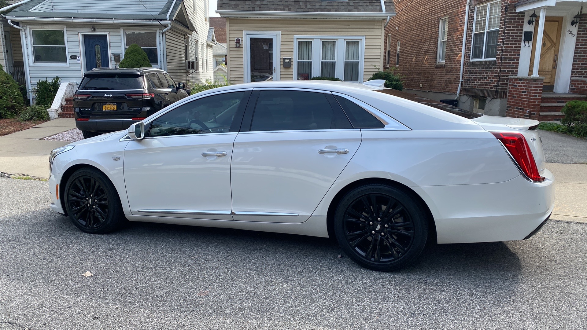 Used 2019 Cadillac XTS Luxury w/ Driver Awareness Package AWD/4WD image 15