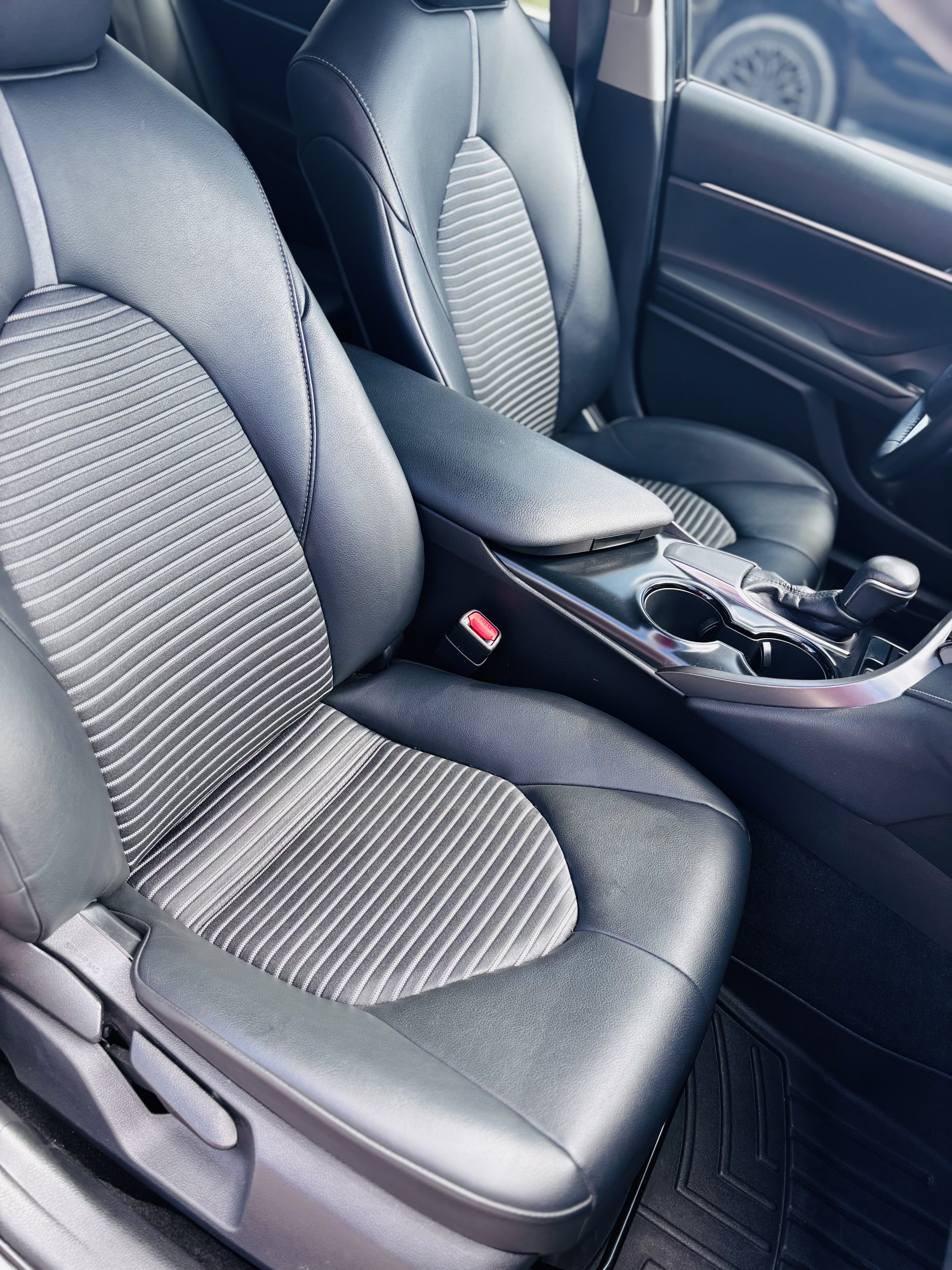Used 2019 Toyota Camry SE w/ Convenience Package FWD image 17