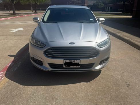 Used 2014 Ford Fusion SE image 2
