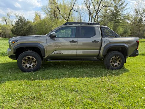 Used 2024 Toyota Tacoma 4x4 Double Cab Hybrid image 1