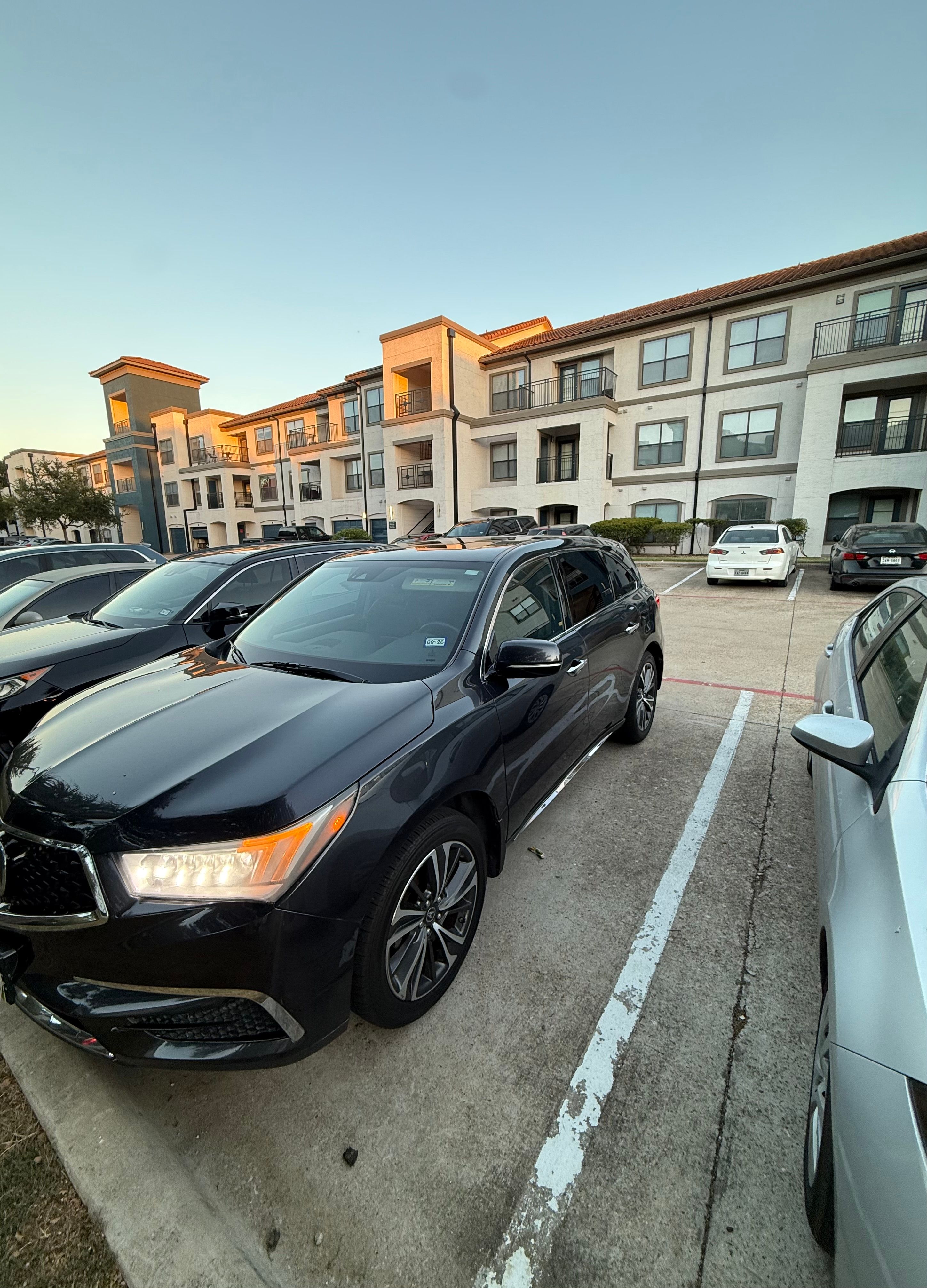 Used 2020 Acura MDX w/ Technology Package FWD image 2