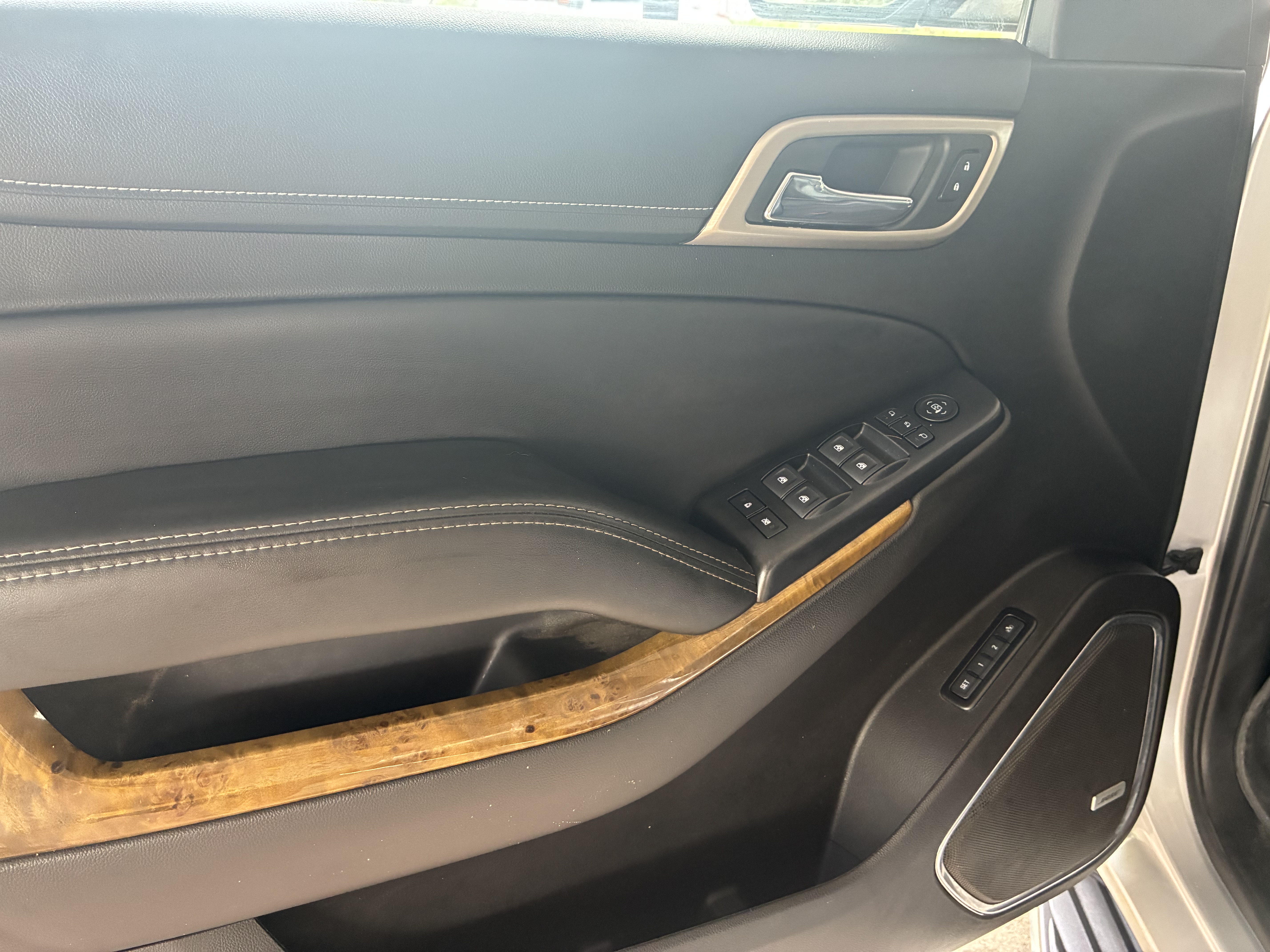 Used 2017 GMC Yukon Denali RWD image 8