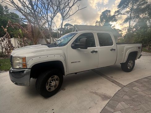 Used 2010 Chevrolet Silverado 2500 LT image 1
