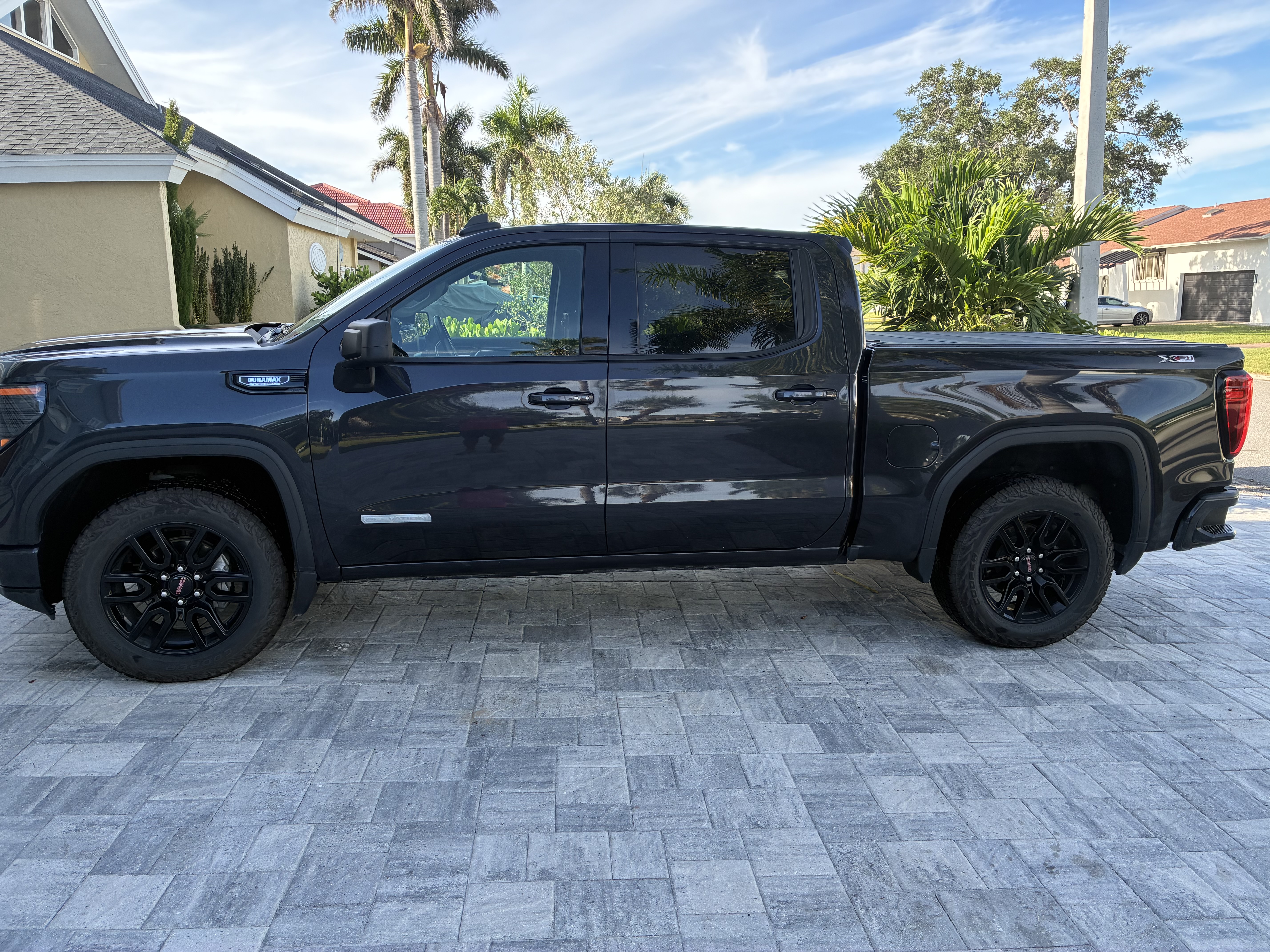 Used 2024 GMC Sierra 1500 Elevation w/ X31 Off-Road Package AWD/4WD image 1