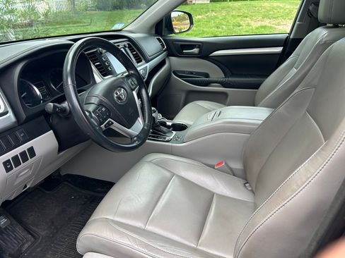 Used 2014 Toyota Highlander XLE image 4