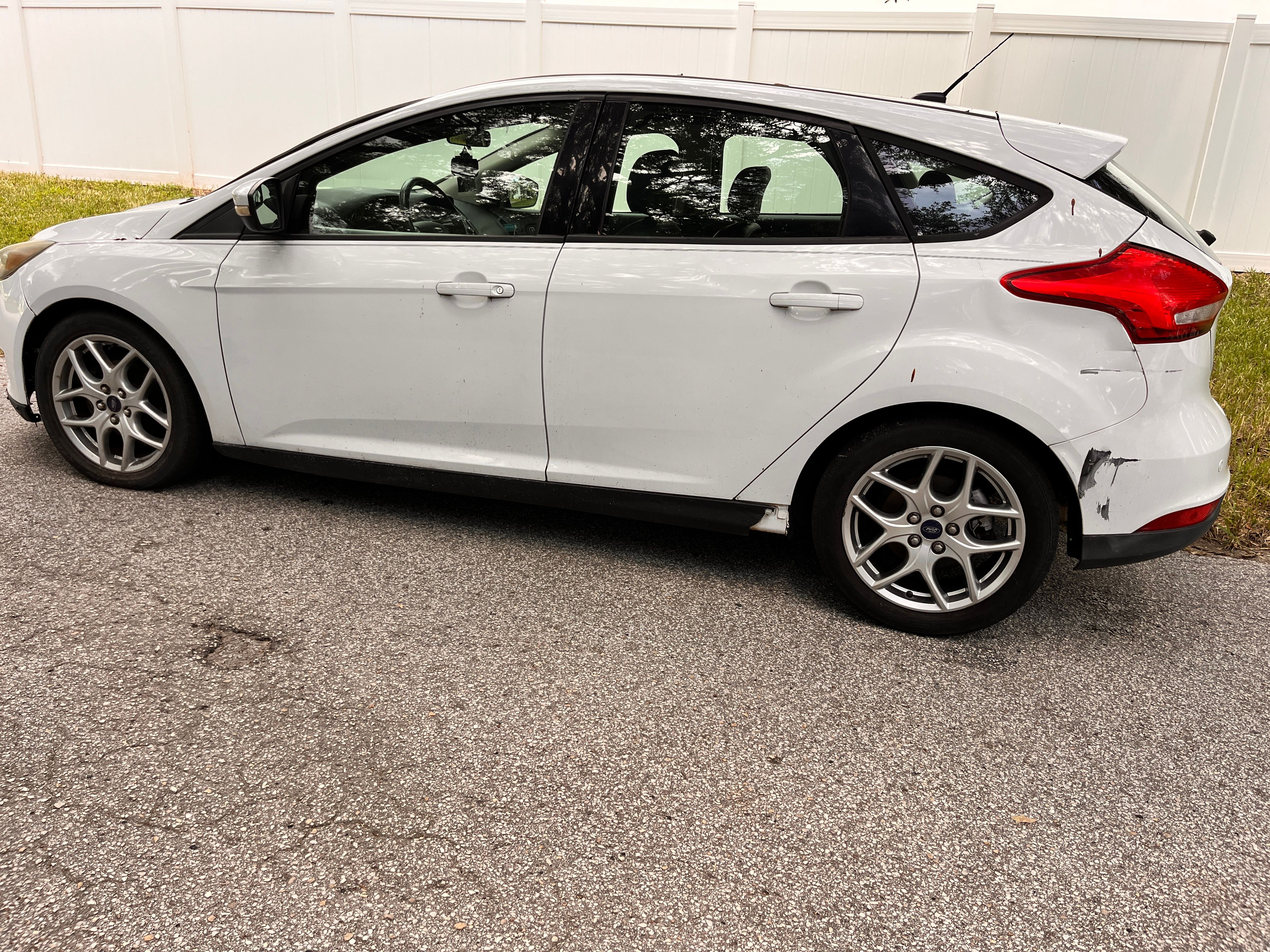 Used 2015 Ford Focus SE w/ Equipment Group 201A FWD image 1