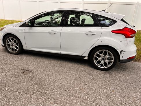 Used 2015 Ford Focus SE w/ Equipment Group 201A FWD image 1