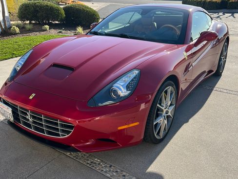 Used 2010 Ferrari California image 4