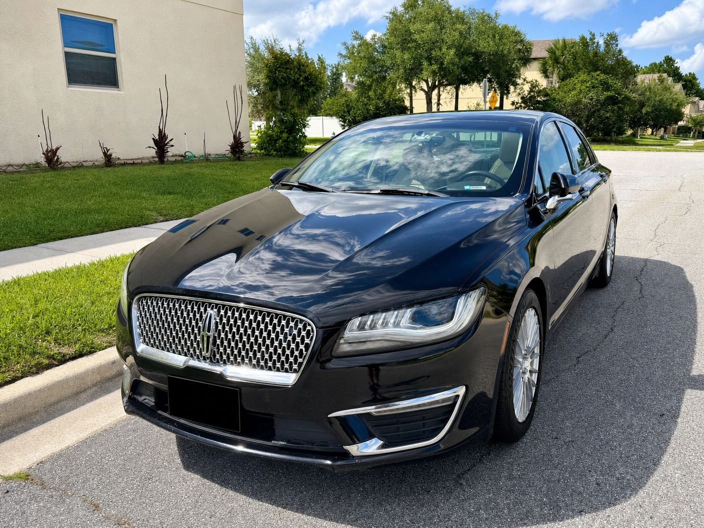 Used 2017 Lincoln MKZ Reserve FWD image 1