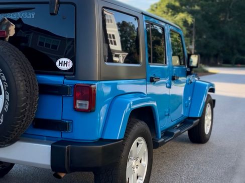 Used 2011 Jeep Wrangler Unlimited Sahara w/ Connectivity Group image 10