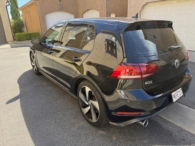 Used 2018 Volkswagen GTI SE w/ SE Leather Package FWD image 5
