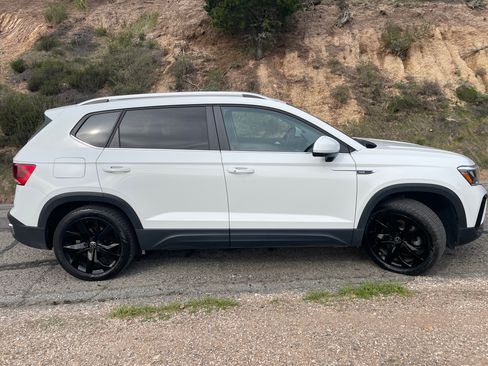 Used 2022 Volkswagen Taos SE image 8