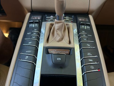Used 2017 Porsche Macan AWD/4WD image 5
