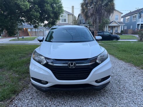 Used 2018 Honda HR-V EX image 8