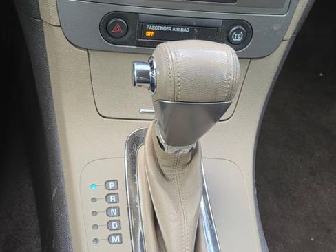 Used 2009 Chevrolet Malibu LTZ w/ HFV6 Engine Package FWD image 8