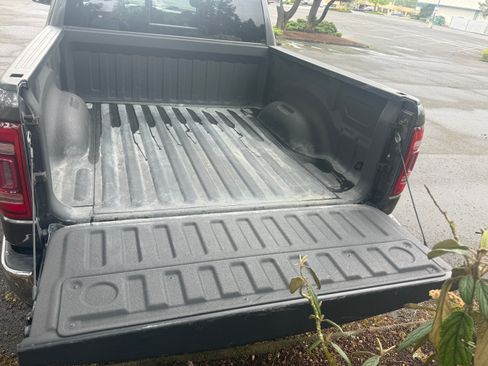 Used 2020 RAM 1500 Laramie AWD/4WD image 9