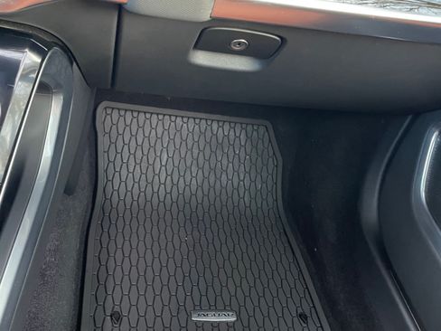 Used 2020 Jaguar I-PACE SE image 23