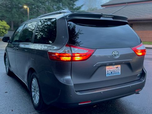 Used 2016 Toyota Sienna XLE Premium image 8