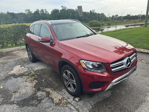 Used 2019 Mercedes-Benz GLC 300 w/ Parking Assistance Package image 4