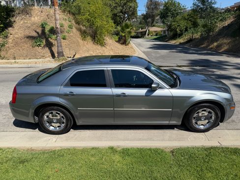 Used 2006 Chrysler 300 Touring RWD image 10