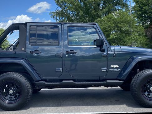 Used 2007 Jeep Wrangler Unlimited Sahara w/ Trailer Tow Group AWD/4WD image 2