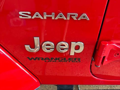 Used 2020 Jeep Wrangler Unlimited Sahara AWD/4WD image 5