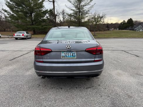 Used 2017 Volkswagen Passat 1.8T R-Line w/ R-Line Lighting Package image 8