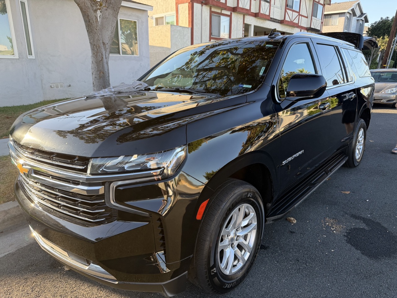 Used 2021 Chevrolet Suburban LT RWD image 28