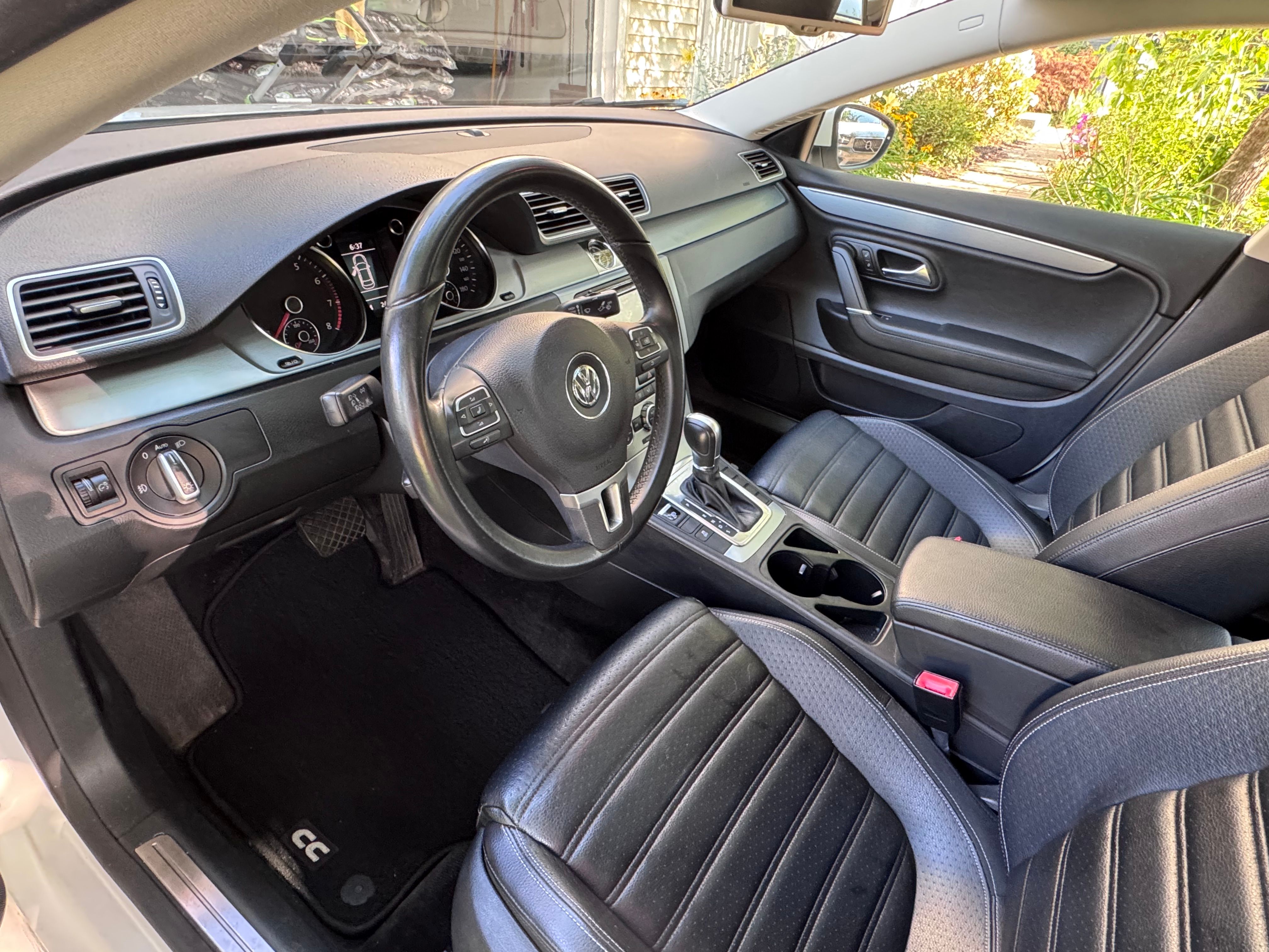 Used 2013 Volkswagen CC Lux FWD image 9