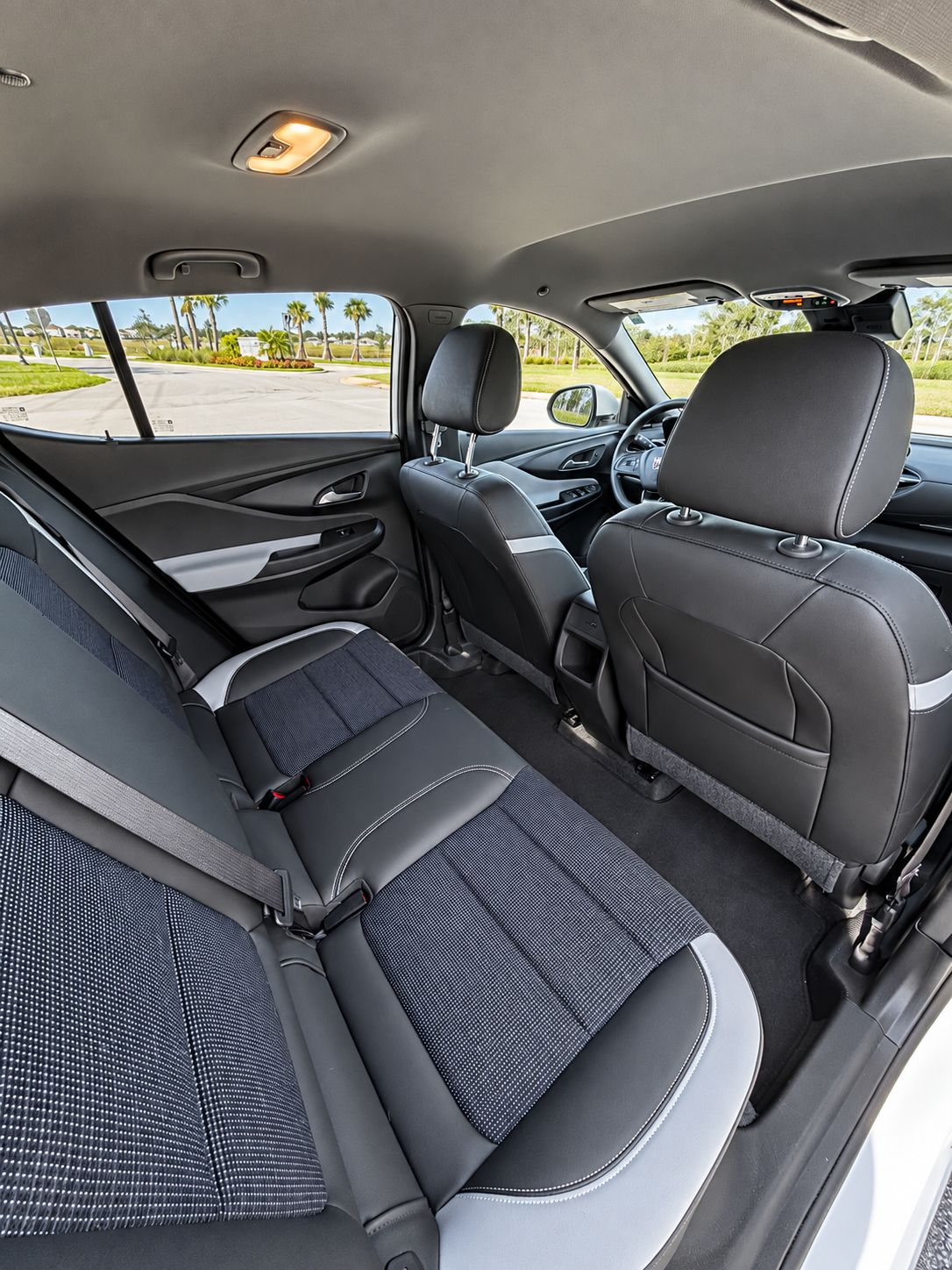 Used 2025 Buick Envista Preferred w/ Advanced Safety Package FWD image 10