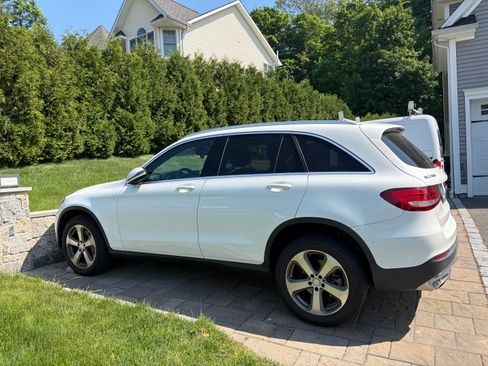 Used 2017 Mercedes-Benz GLC 300 4MATIC image 1