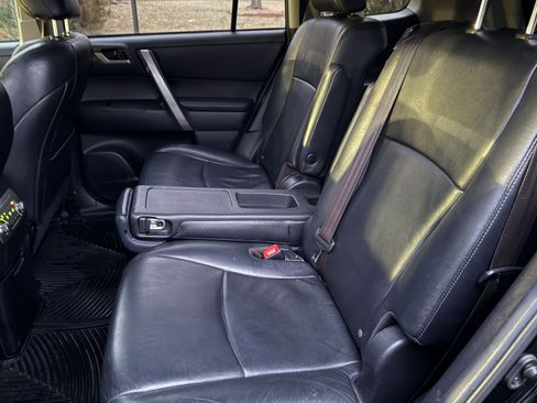 Used 2013 Toyota Highlander SE image 20