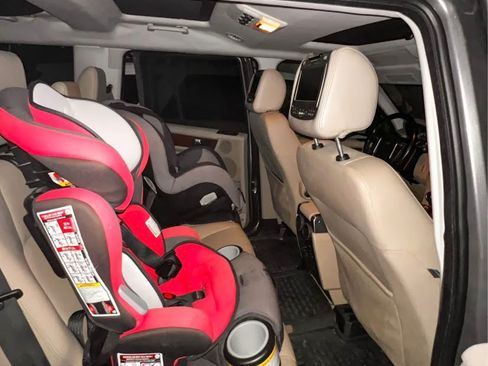 Used 2010 Land Rover LR4 HSE image 9