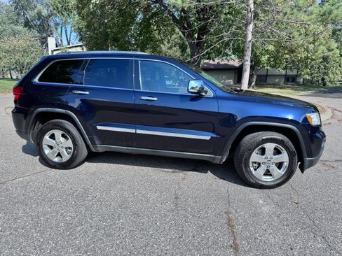 Used 2011 Jeep Grand Cherokee Limited w/ Trailer Tow Group IV image 5