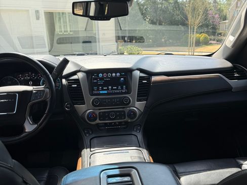 Used 2019 GMC Yukon XL Denali w/ Denali Ultimate Package image 7