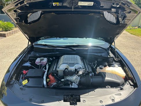 Used 2018 Dodge Charger SRT Hellcat w/ Harman/Kardon Audio Group RWD image 11
