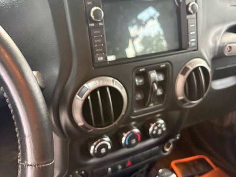Used 2015 Jeep Wrangler Unlimited Sport w/ Quick Order Package 24S AWD/4WD image 10