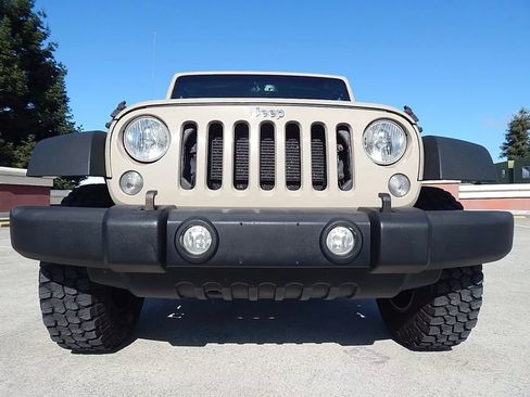 Used 2016 Jeep Wrangler Unlimited Rubicon w/ Connectivity Group image 9